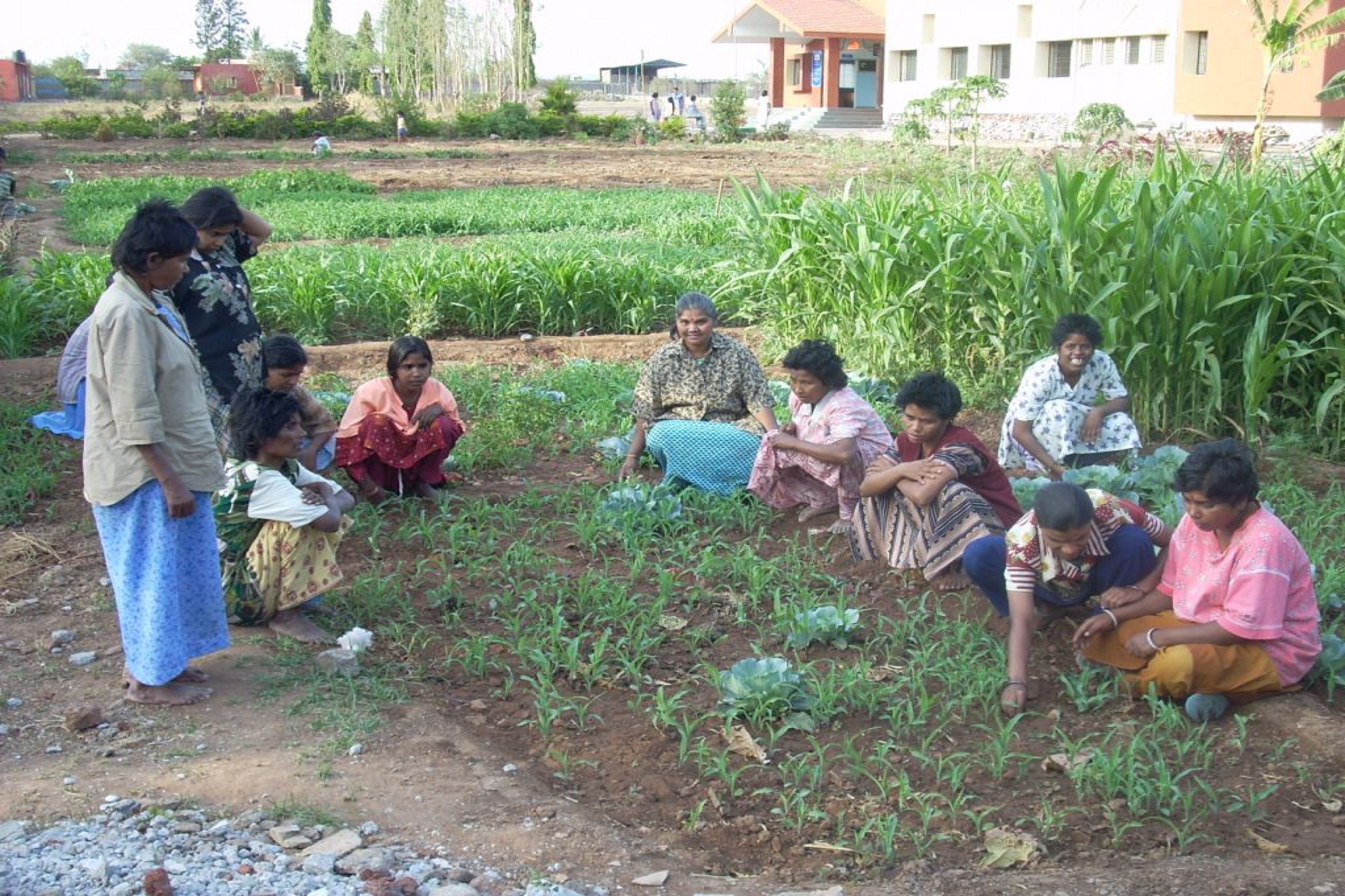 Vatsalyadham women Apr 2009 (167)